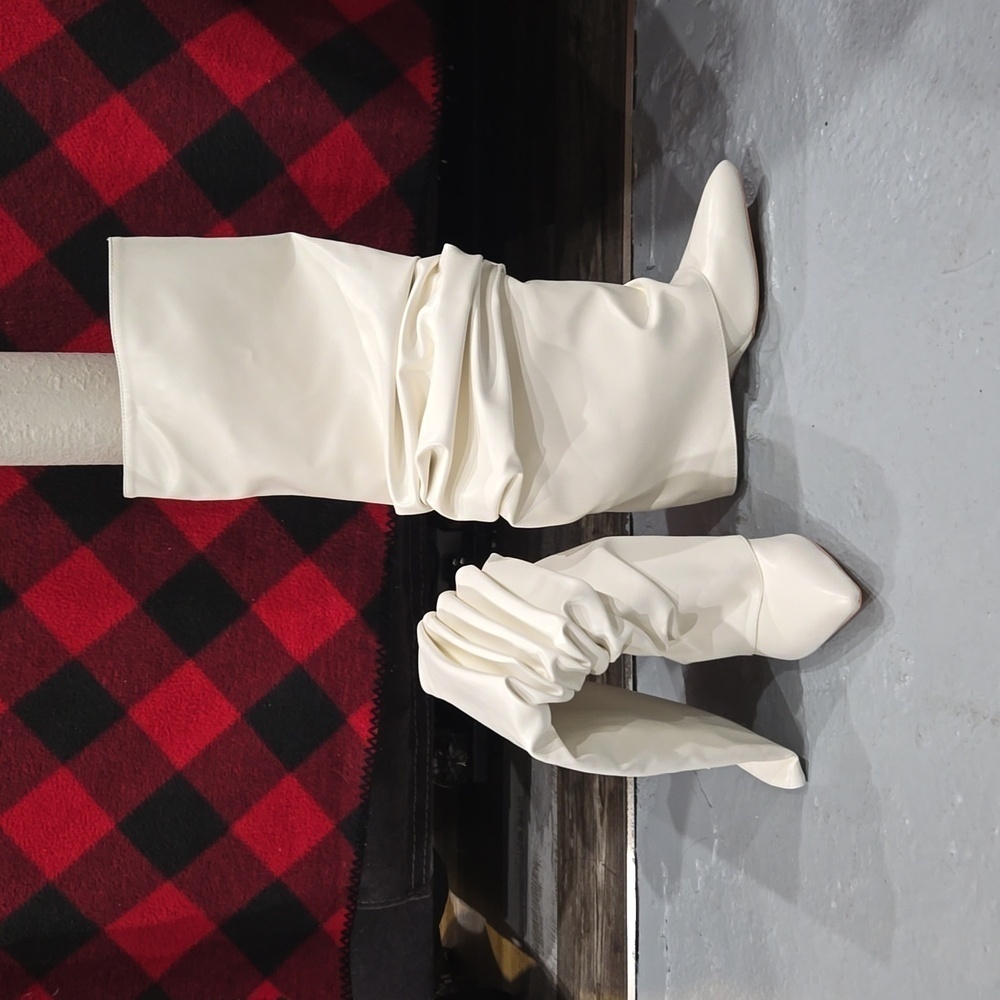White boots size 9